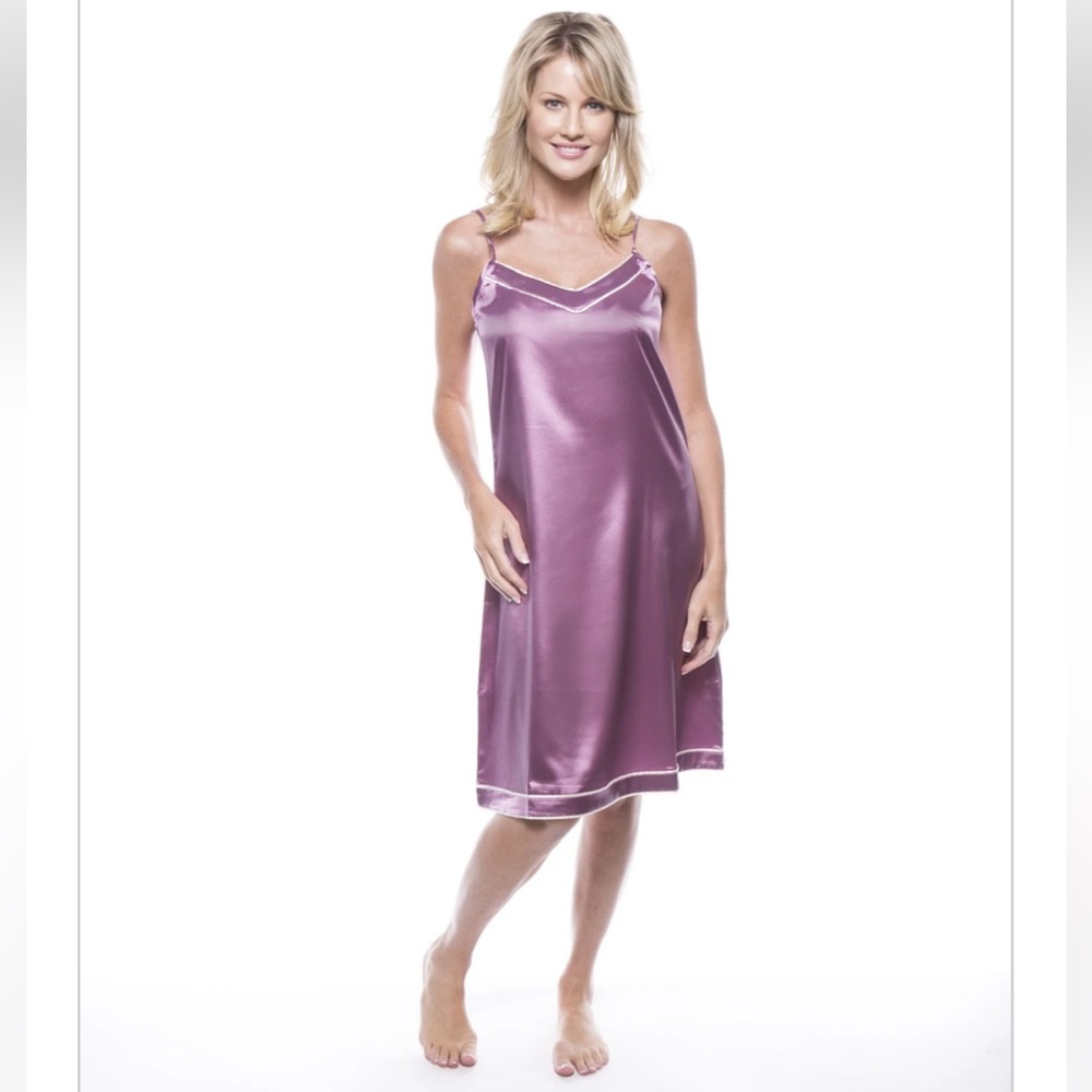 Noble Mount
Women's Classic Satin Chemise